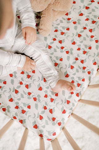 Crib Sheet - Summer Strawberries (by Solange Pilote)